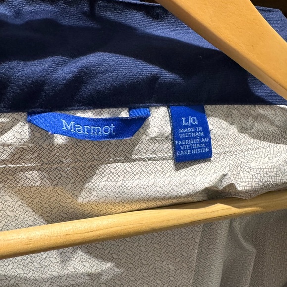 Marmot Navy and White Jacket - Picture 4 of 4